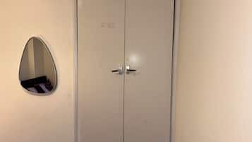 Shared Dormitory, 1 Bedroom, Smoking | Interior