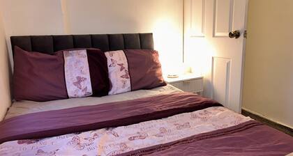 Room-serene Guest Retreat in Basildon C