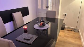 Shared Dormitory, 1 Bedroom, Smoking | Dining room