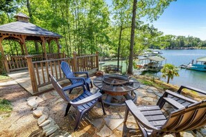 Terrace/patio - Keowee Oar House * Hot Tub * Pet Friendly * Kayaks (Oconee County)