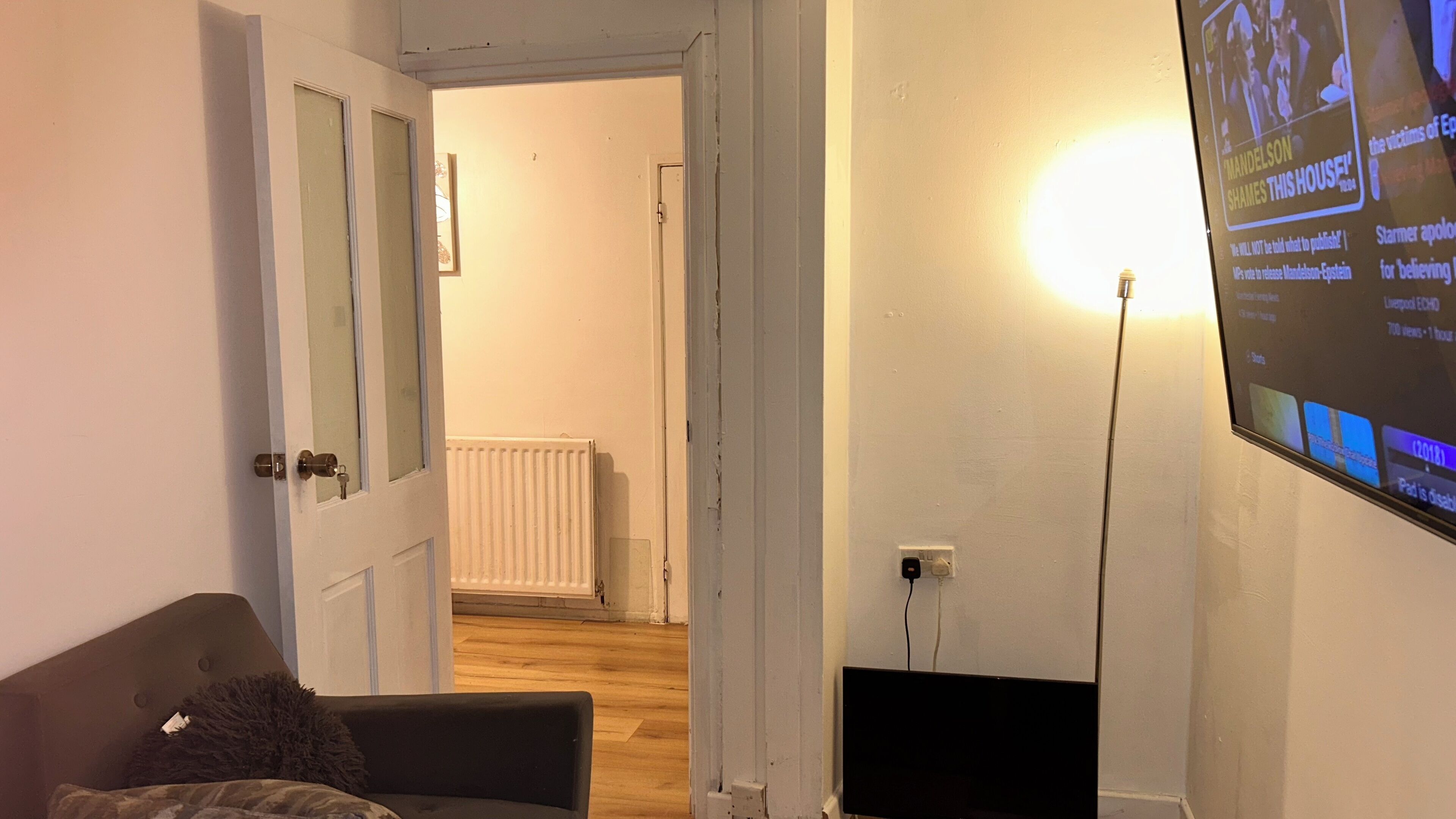 ハウス 4 ベッドルーム 喫煙可 | リビングルーム