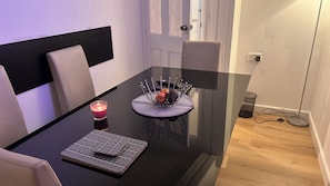 House, 4 Bedrooms, Smoking, Garden View | Dining room - Charming 4-bedroom House Rental in Basildon, UK (Basildon)