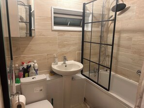 House, 4 Bedrooms, Smoking, Garden View | Bathroom