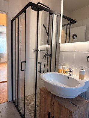 Hair dryer, towels, toilet paper - Beautiful vacation apartment near Berlin and Potsdam for max. 6 people (Falkensee)