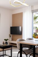 32-英寸智能电视（配备卫星频道）