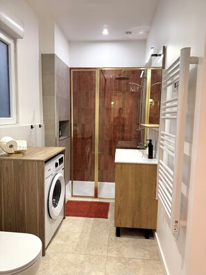 Hair dryer, towels, soap, toilet paper - T2 Cosy - Fiber - Near Center (Reims)