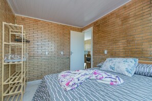 2 bedrooms, free WiFi, bed sheets - Apto Pet Friendly p/ 6 Com Piscina e Churrasqueira (Penha)