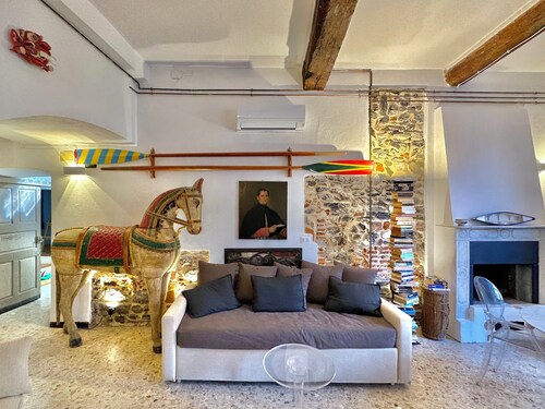 UNIQUE HOUSE: on the main square, sea view, air conditioning, 2 bathrooms, SPA