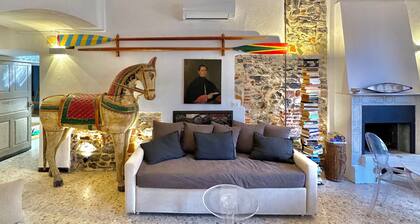 UNIQUE HOUSE: on the main square, sea view, air conditioning, 2 bathrooms, SPA