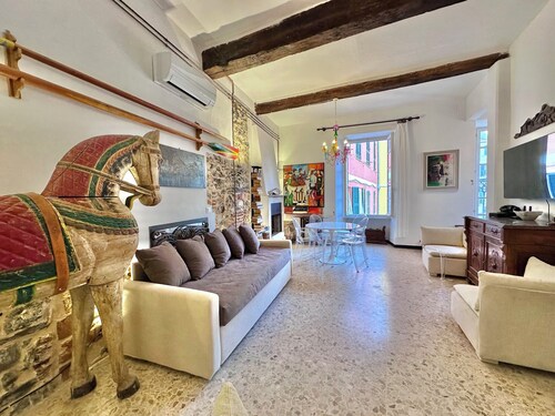UNIQUE HOUSE: on the main square, sea view, air conditioning, 2 bathrooms, SPA