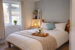 3 bedrooms, iron/ironing board, WiFi, wheelchair access - Delightful 3-bedroom bungalow in charming Sturminster Newton (Sturminster Newton)