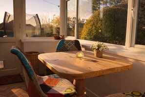 Dining - Delightful 3-bedroom bungalow in charming Sturminster Newton (Sturminster Newton)