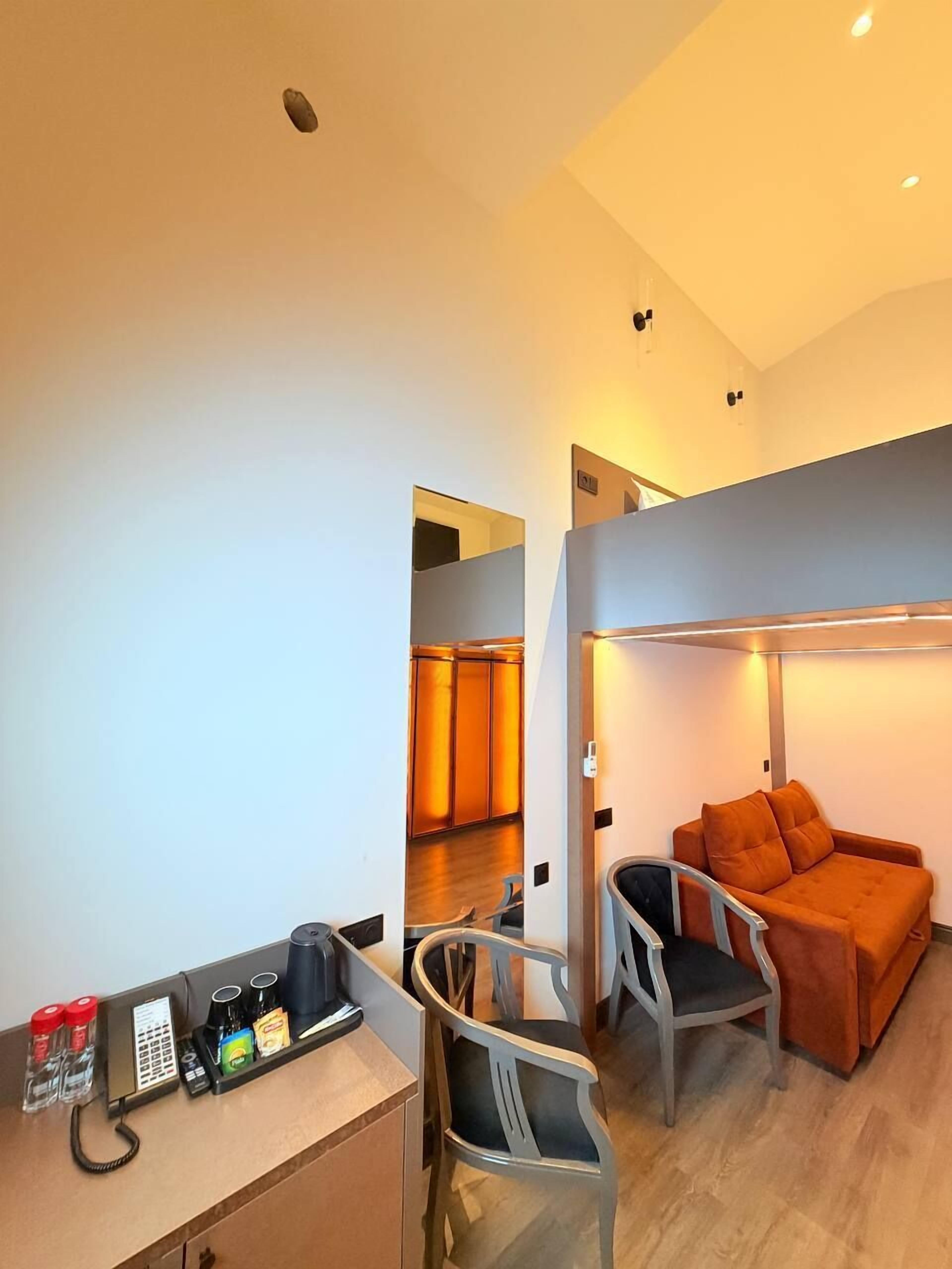 Premium bedding, pillowtop beds, minibar, free WiFi