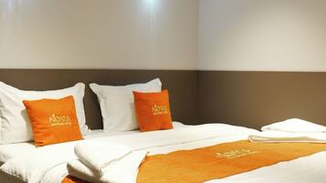 Deluxe Triple Room | Living area