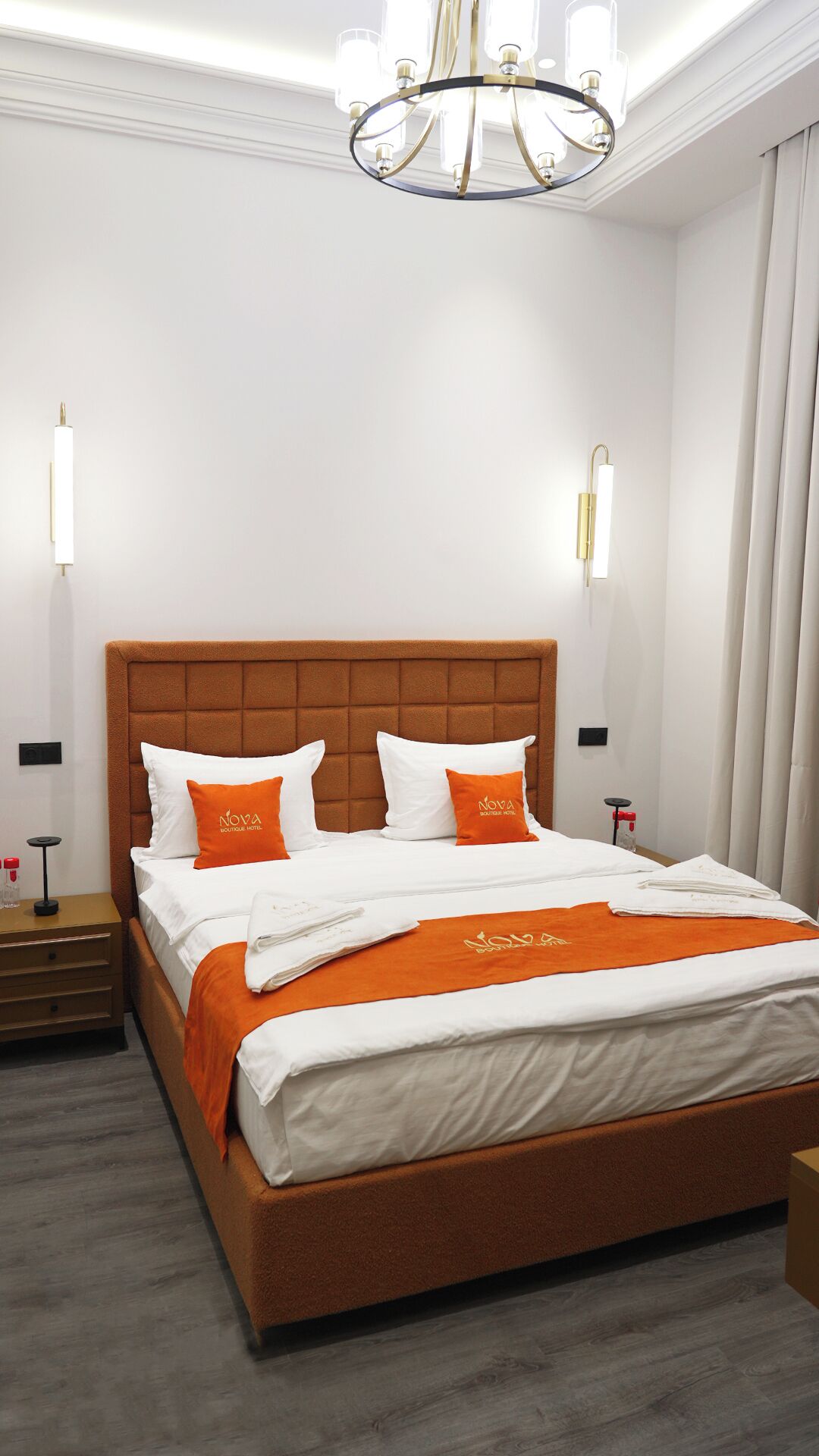 Ropa de cama de alta calidad, colchones con pillow-top y minibar 