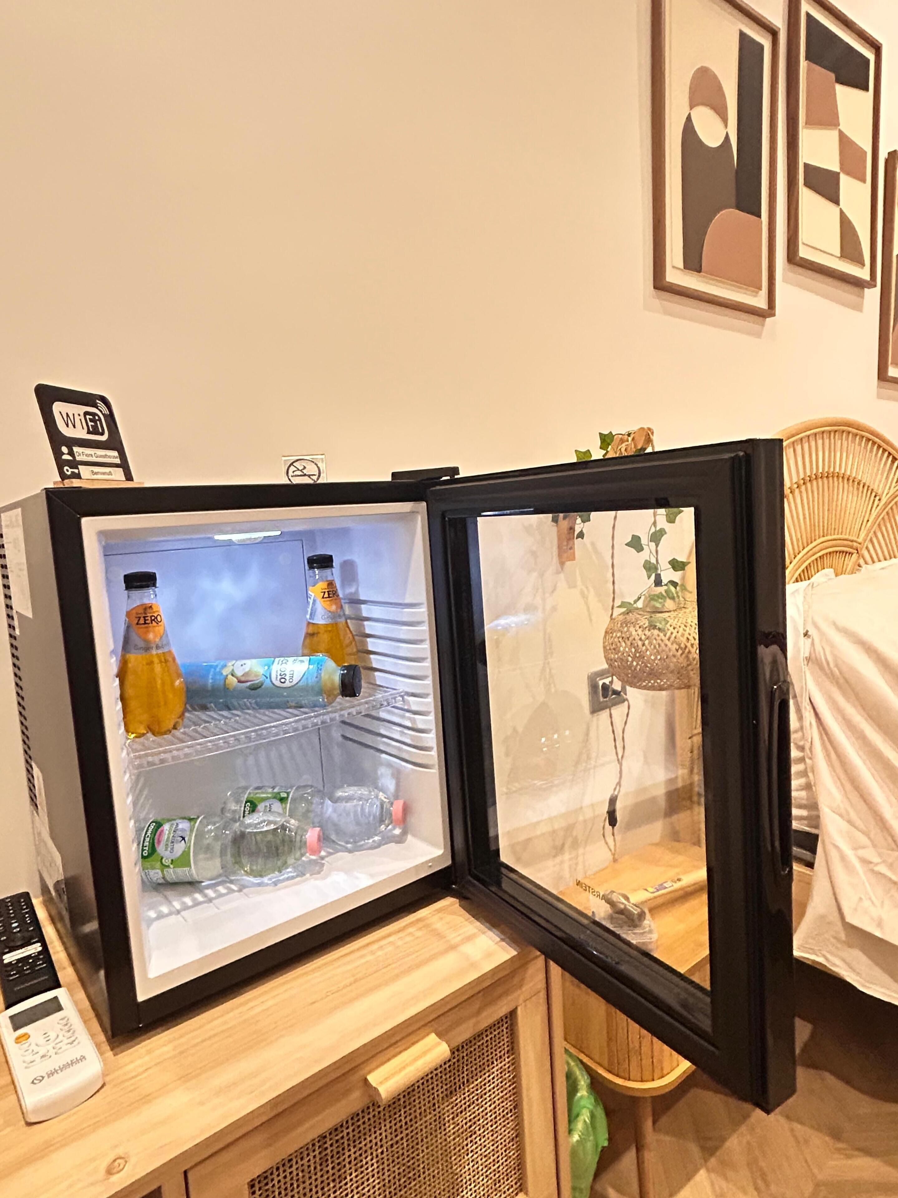 迷你吧、客房內保險箱、書桌、遮光布/窗簾