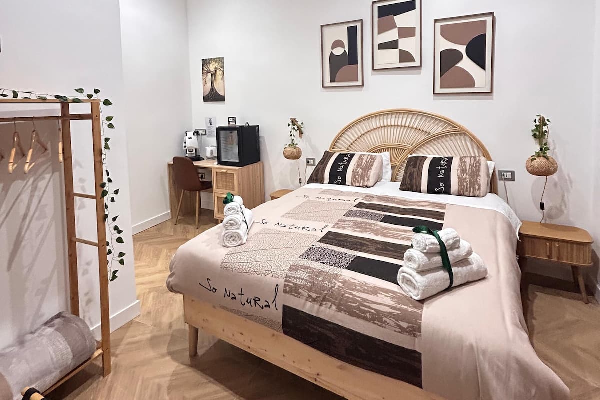 Doppia Comfort, balcone | Minibar, una cassaforte in camera, una scrivania, tende oscuranti