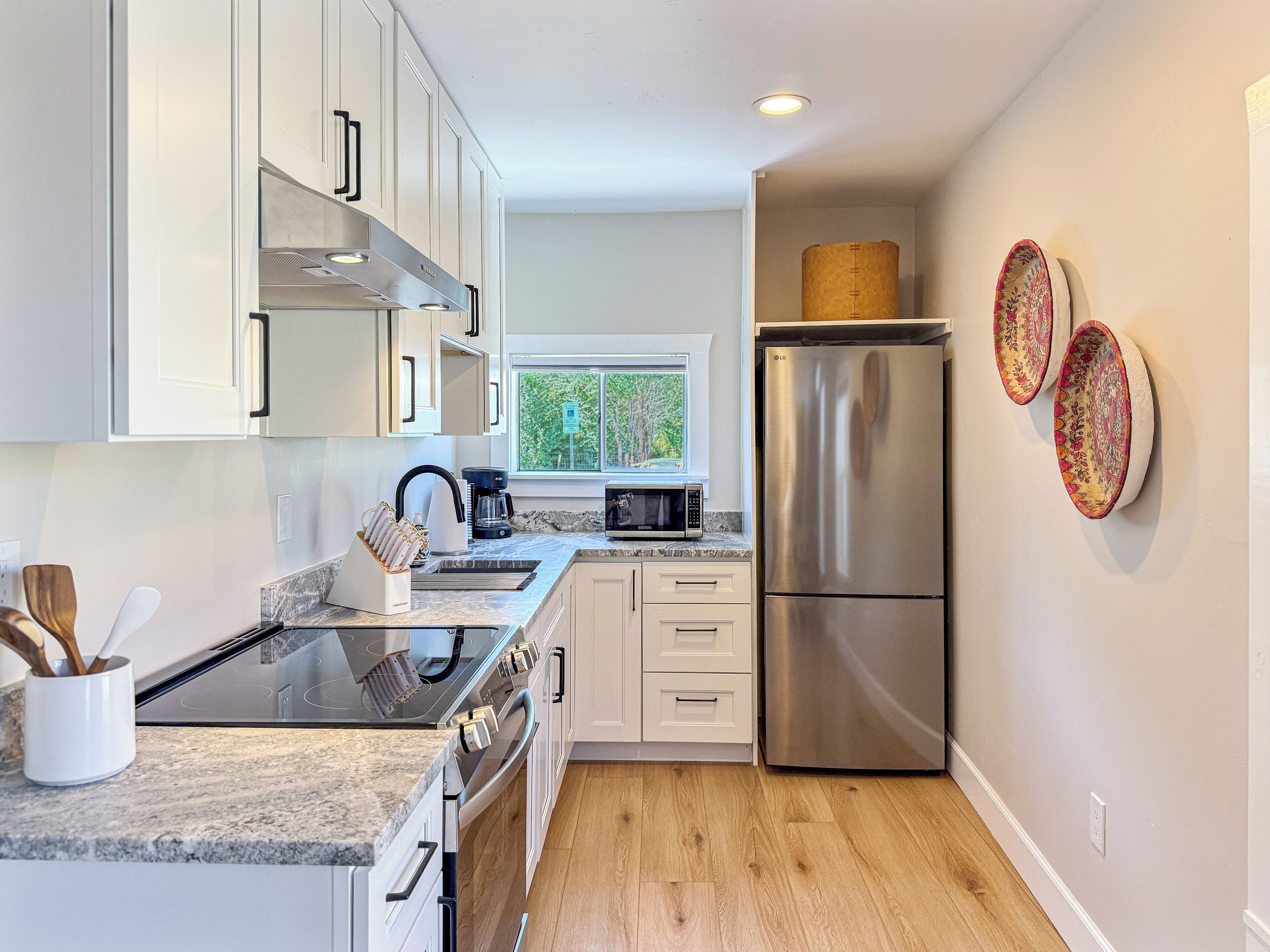 冰箱、微波炉、烤箱、炉灶