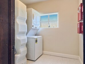 Interior - The Blue Flax Suite in the Railyard Arts District - Luxury 1 Bedroom Apartment (Santa Fe)