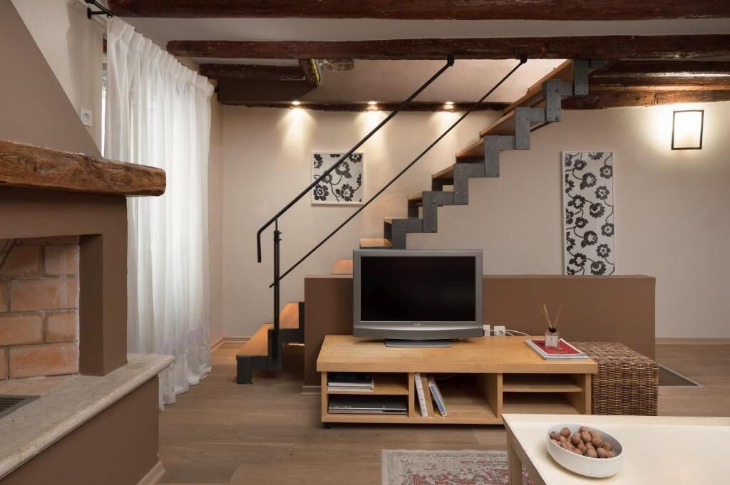 House, City View | Interior