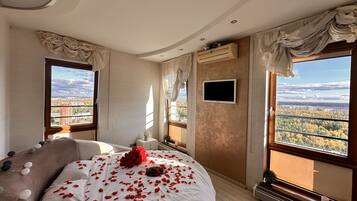 2 bedrooms, iron/ironing board, internet, bed sheets