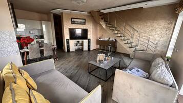 Una televisión de pantalla plana