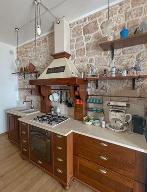 Exclusive Suite, Terrace, City View | Private kitchen - DonMattè - Charme & Rooms (Conversano)