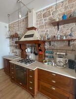 Suite exclusiva, terraza, vistas a la ciudad | Cocina privada