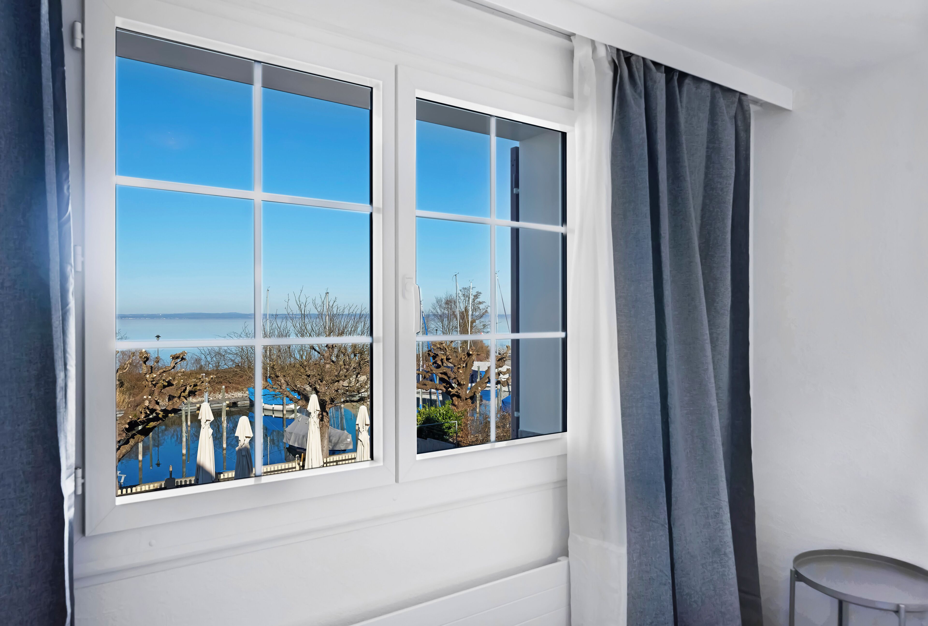 واي فاي مجانًا وملاءات أسرّة