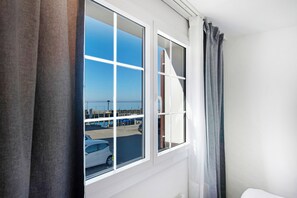 Comfort Double Room | Free WiFi, bed sheets