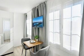 Chambre Confort double | Accès au Wi-Fi (inclus), literie fournie