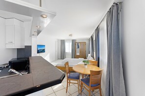Superior Studio | In-room dining - Hotel Schiff (Horn)