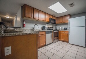 Full-size fridge, oven, stovetop, dishwasher - Shoreline Towers (Gulf Shores)