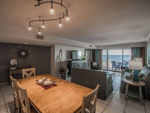 Living area - Shoreline Towers (Gulf Shores)