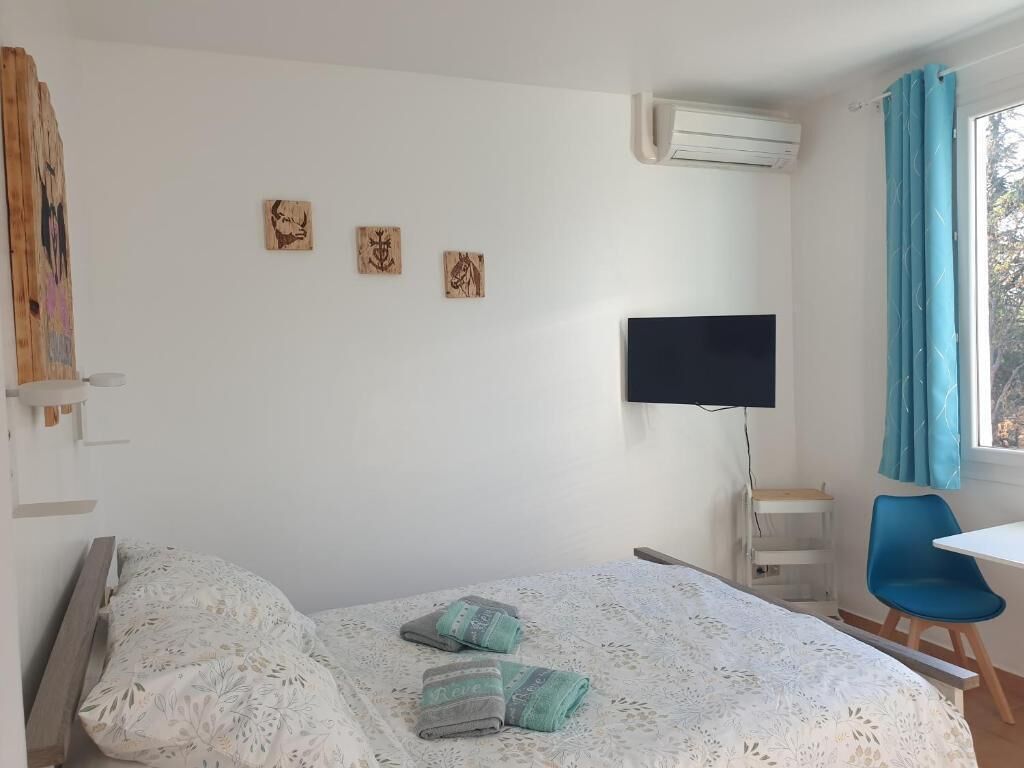 Chambre Camargue | Laptopgeeigneter Arbeitsplatz, Verdunkelungsvorhänge, kostenloses WLAN