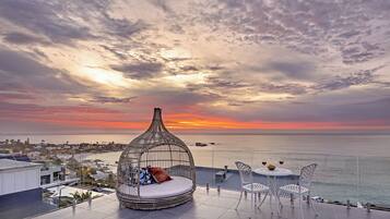 Vista para praia/oceano