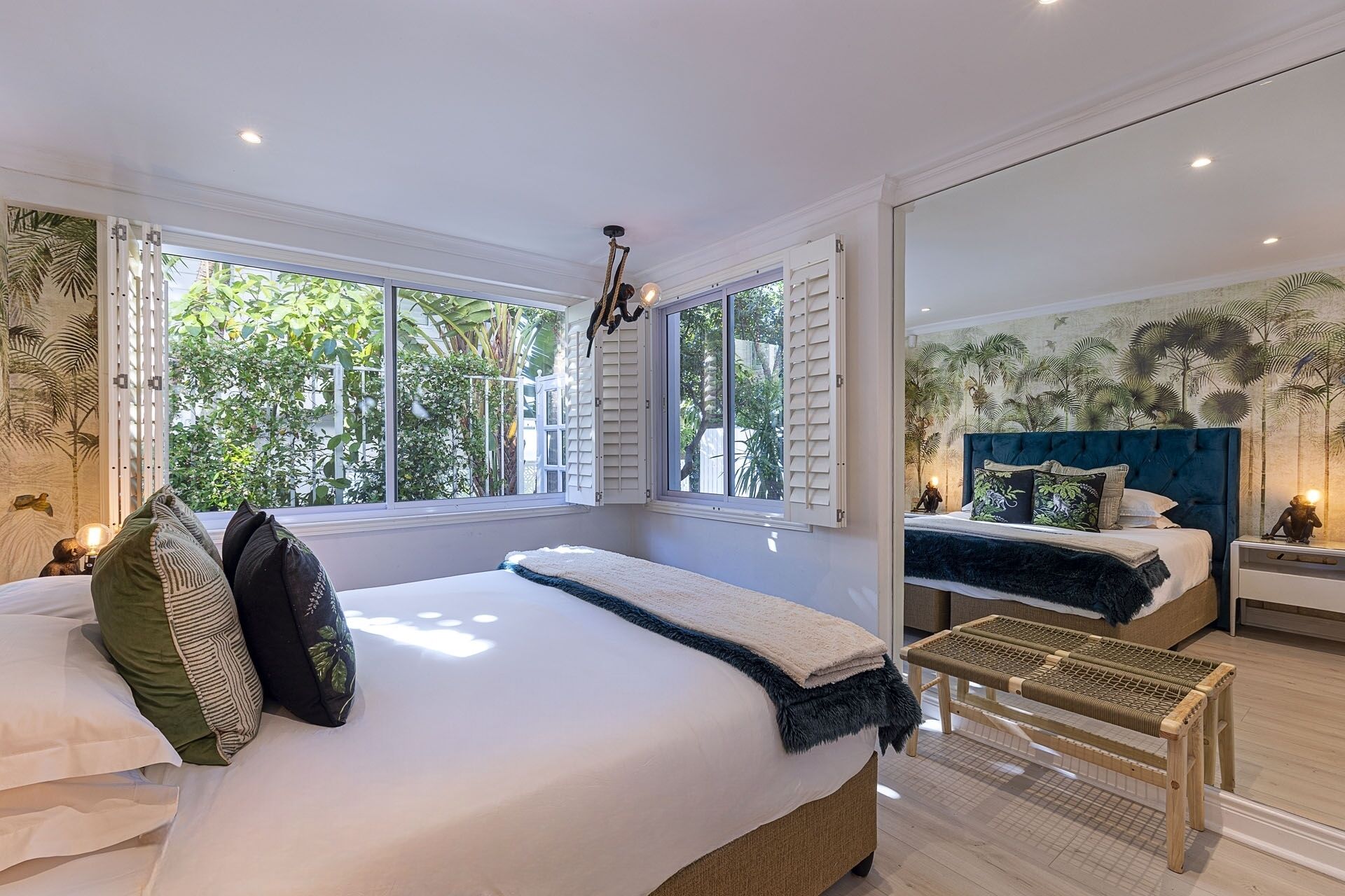 Vila superluxo, ar-condicionado, vista parcial para o oceano | Cofres nos quartos, cortinas blackout, ferros/tábuas de passar roupa