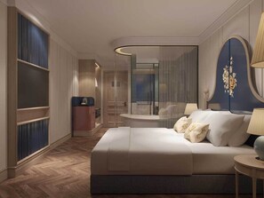 Doppia Senior, balcone, vista città | Una cassaforte in camera, una scrivania, tende oscuranti