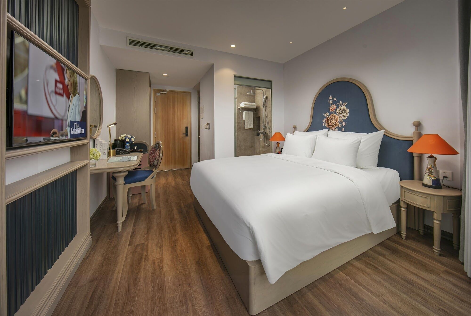 Camera Executive con letto matrimoniale o 2 letti singoli, balcone, vista città | Una cassaforte in camera, una scrivania, tende oscuranti