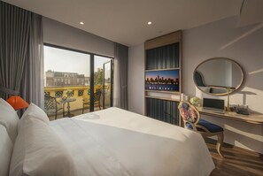 Premium bedding, memory-foam beds, minibar, in-room safe - Solar Premium Hotel&Spa (Hanoi)