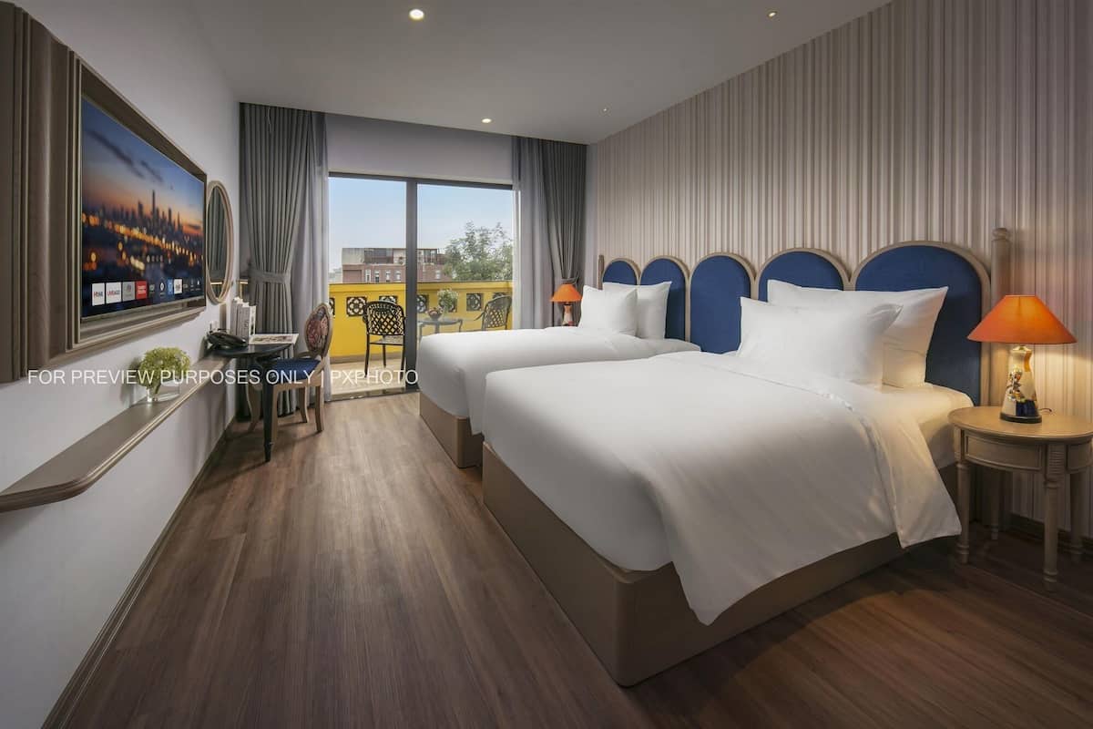 Executive Double or Twin Room, Balcony, City View | In-room safe, desk, blackout drapes, soundproofing