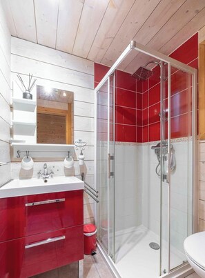 Dusche, Haartrockner, Toilettenpapier