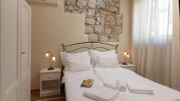 Apartment, City View | In-room safe, iron/ironing board