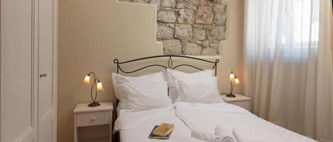 Apartment, City View | In-room safe, iron/ironing board, WiFi (free)