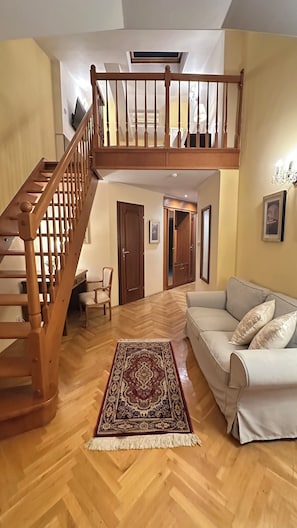 Superior-Maisonette | Minibar, Zimmersafe, Schreibtisch, laptopgeeigneter Arbeitsplatz