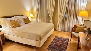 Standard Double Room | In-room safe, desk, laptop workspace, iron/ironing board - Fleur De Lis Hotel (Prague)