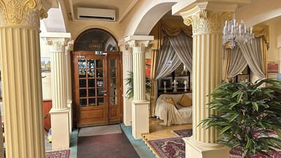 Fleur De Lis Hotel 