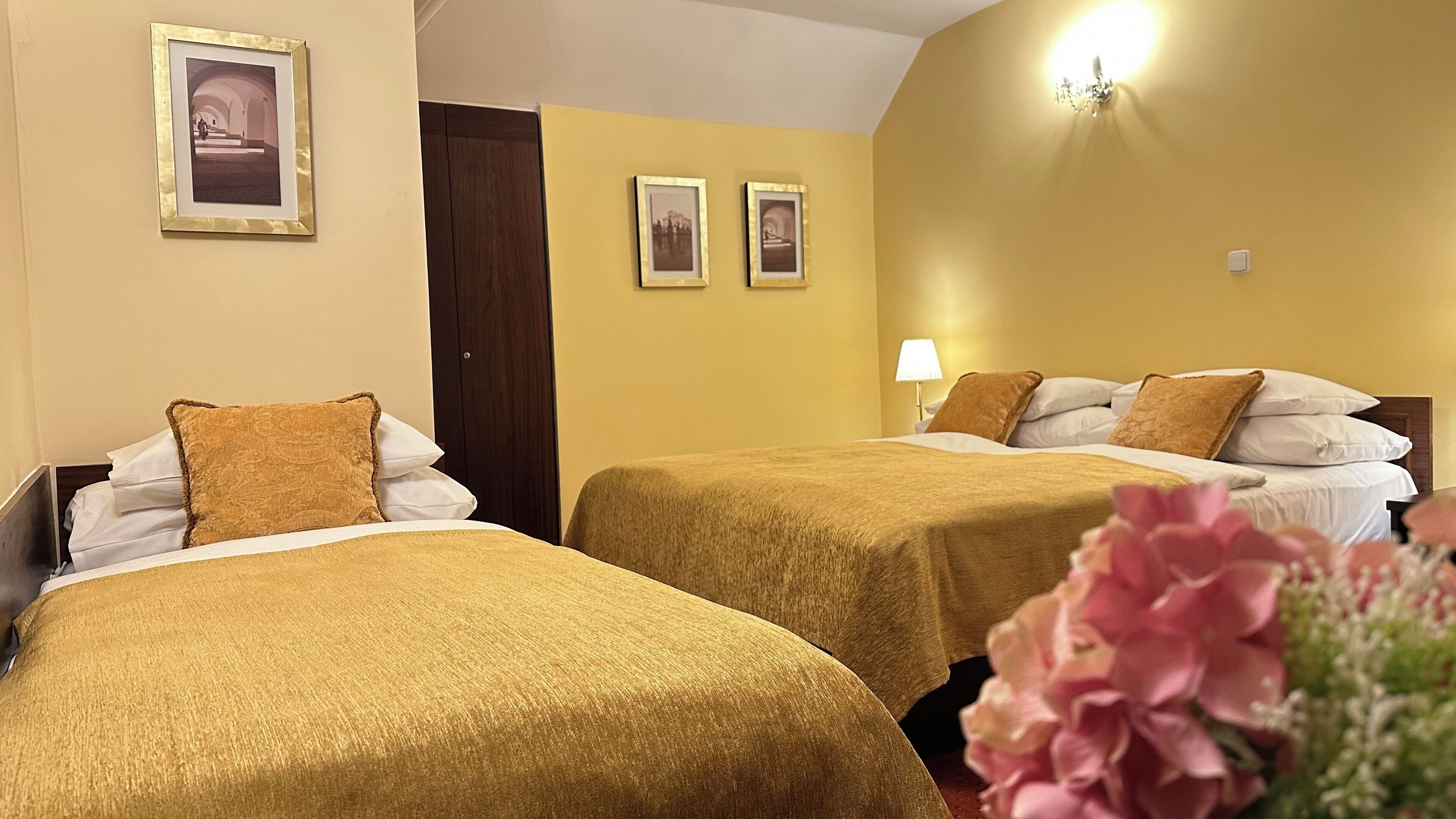 Deluxe Duplex | In-room safe, desk, laptop workspace, iron/ironing board