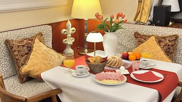 Free daily buffet breakfast