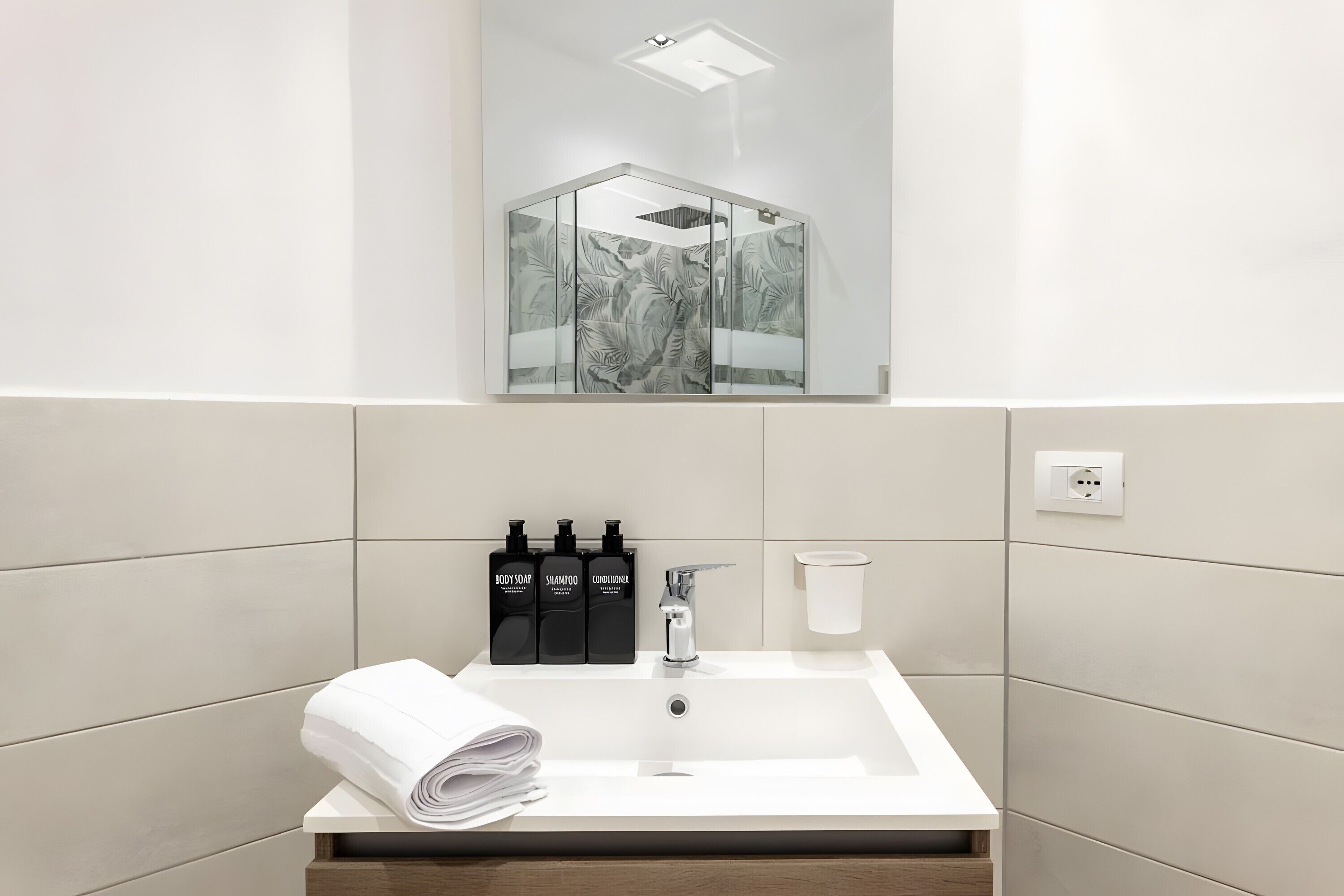 Dusche, Haartrockner, Handtücher